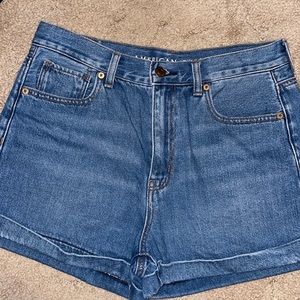American Eagle High Rise Mom Short